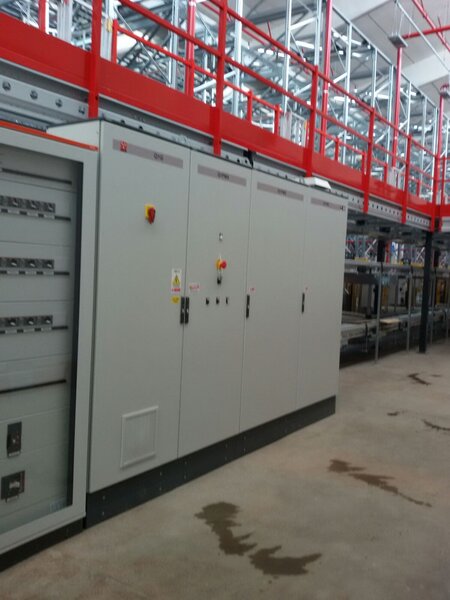 Electricieni, lacatusi si necalificati.