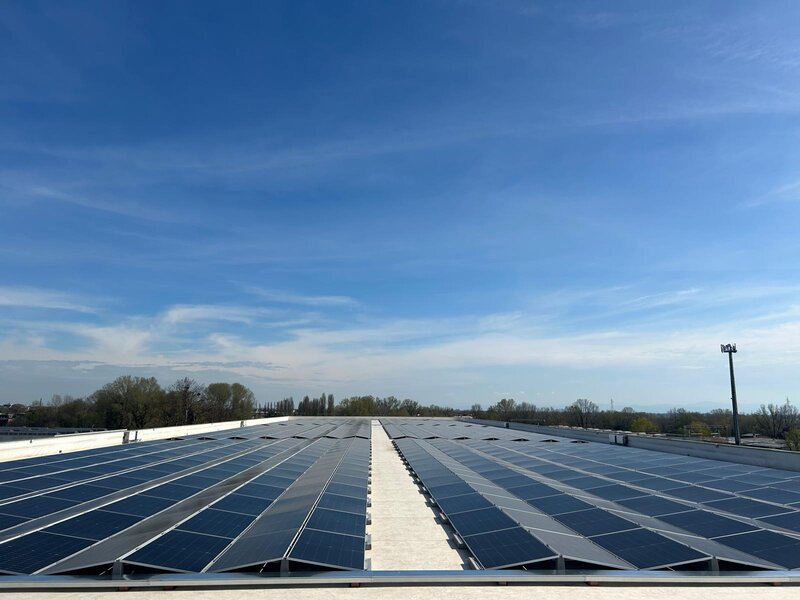 Electricieni, lacatusi si necalificati.